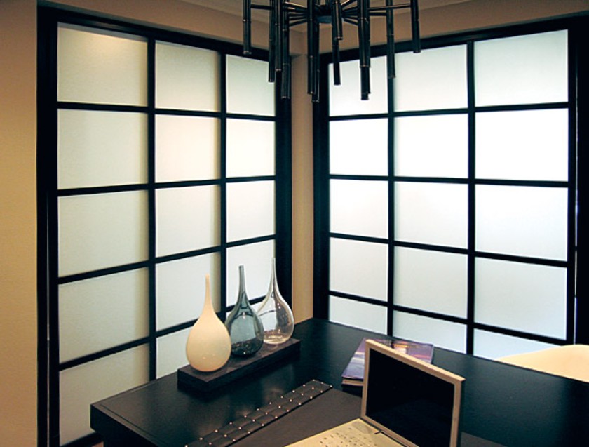 Угловая перегородка в японском стиле с матовым стеклом Тула