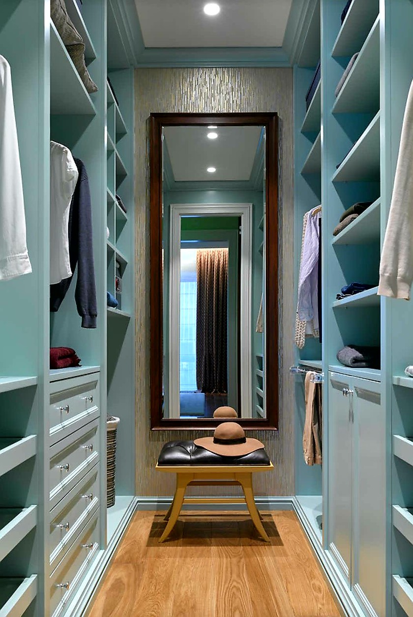 Параллельная гардеробная комната с большим зеркалом Тула